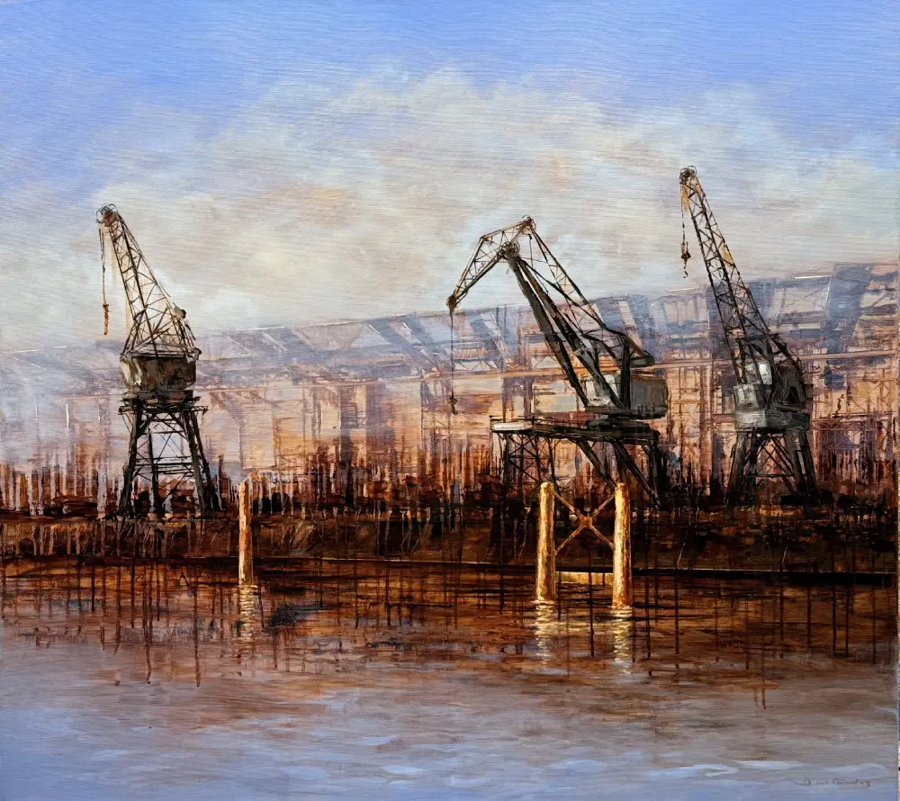 Grues portuaires et ciel bleu